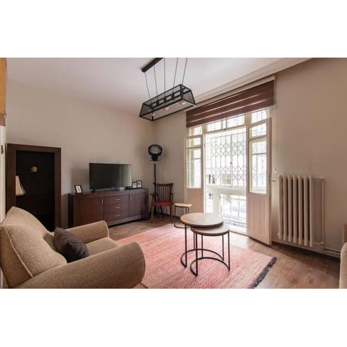 Historic 2BR Nisantasi Sisli Flat High Ceilings