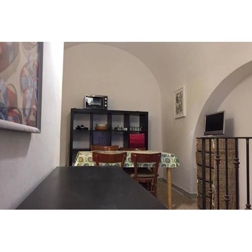 Historic Apartment in centre of city 100m to sea