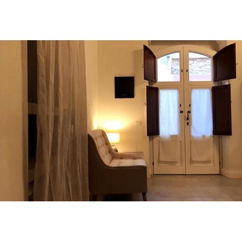 Historic center single independent room Poesia