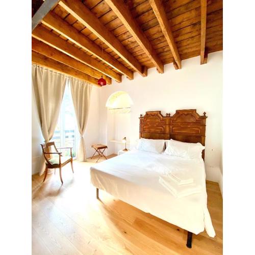 Historic Charm with Whirlpool - Motta Apartments