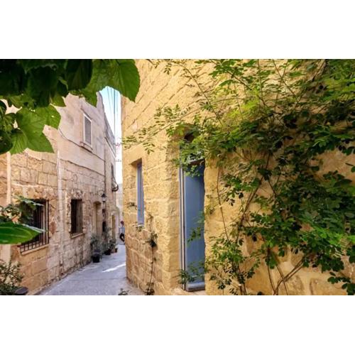 Historic Hideaways - 900 Year Old Converted Studios
