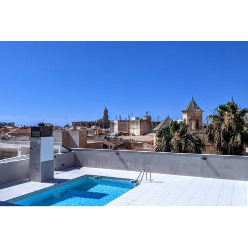 Historical center flat with pool, tennis & parking