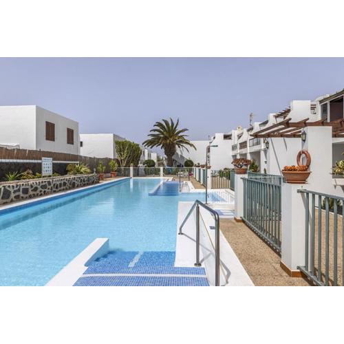 Hola Arnage Pool view