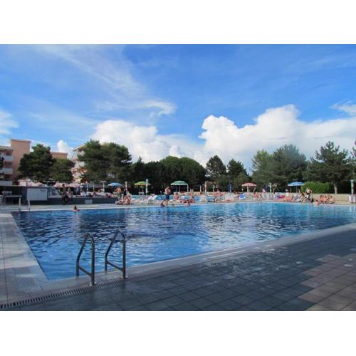 Holiday by the pool in our cozy flat - Beahost