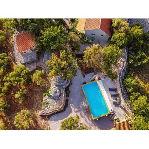 Holiday Estate \