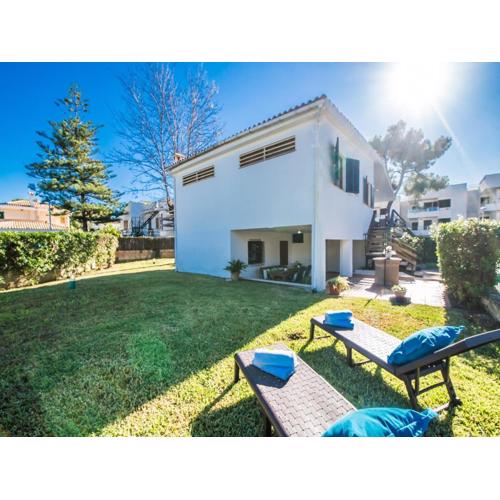 Holiday home, few steps from beach