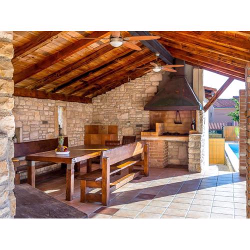 Holiday Home in Medulin near Sea & Pool
