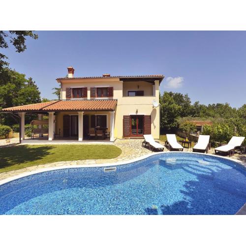 Holiday Home Medulin near Beach & Pool