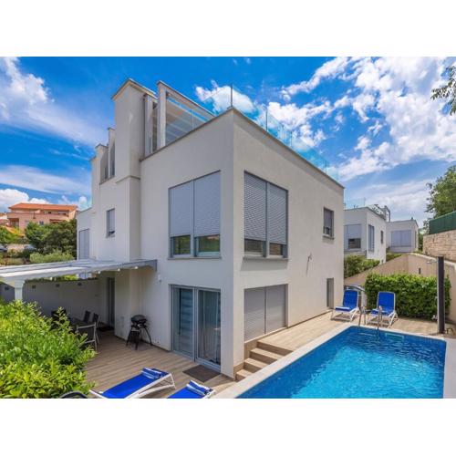 Holiday Home Nika by Interhome