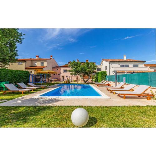 Holiday Home Pula 23 With Outdoor Swimmingpool
