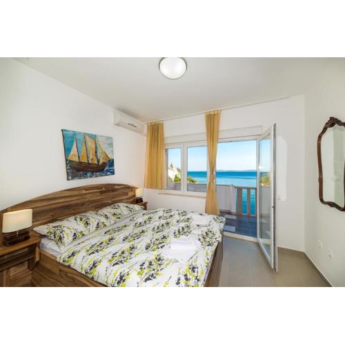 Holiday Home Sirena in Okrug Gornji