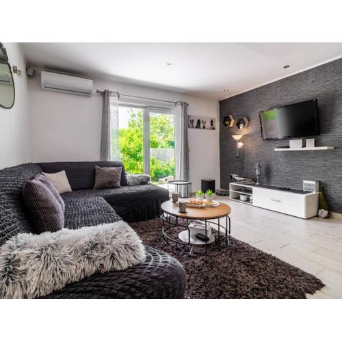 Holiday Home Sunny Side Six Bedroom Holiday Home