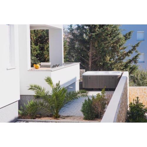 Holiday home Tomana B with Jacuzzi