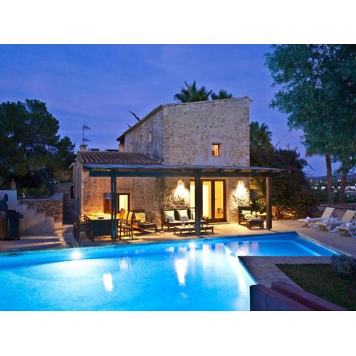 Holiday home with modern amenities