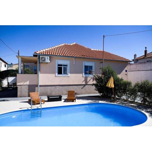 Holiday house in Zadar with balcony, air conditioning, W-LAN, washing machine (4576-1)