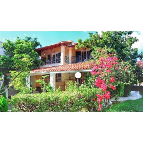 Holiday House Litsa 50 metres from Agios Gordios Beach 2br