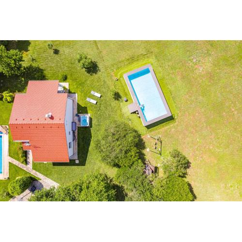 Holiday house Mirna with swimming pool and jacuzzi