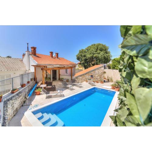 Holiday house OASIS with pool