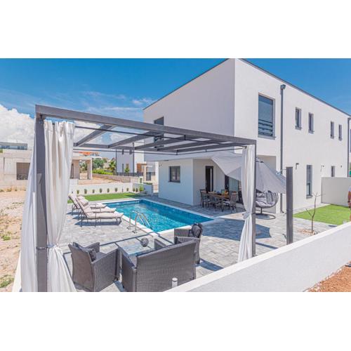 Holiday house with a swimming pool Vodice - 21991
