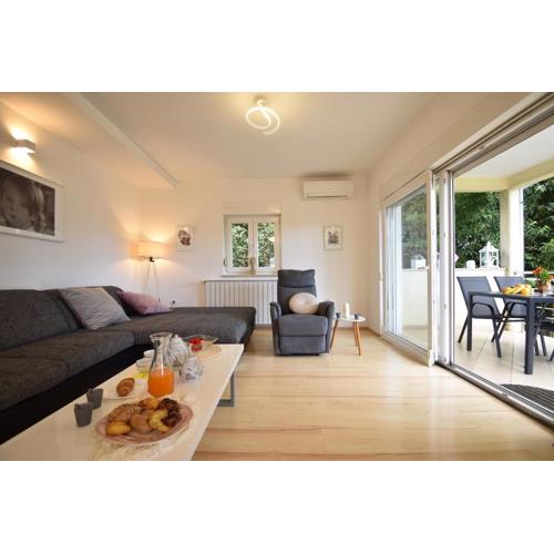 Holiday House with garden \