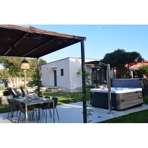 Holiday house with jacuzzi in Rovinj 2306