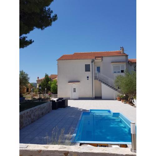 Holiday House \