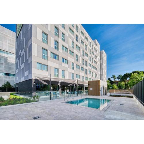 Holiday Inn Express - Madrid - Airport by IHG