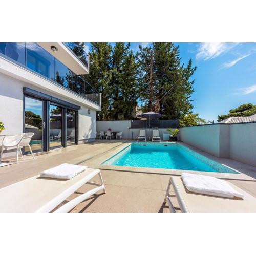 Holiday Oasis C