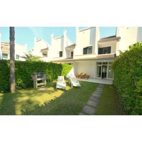 Holiday villa with garden in Lignano