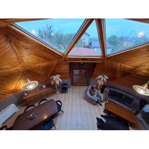 HOLIDAY VILLA\