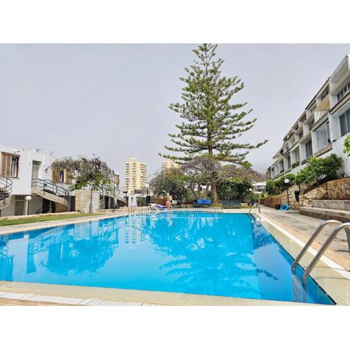 HOLIDAYS BEACH & POOL ,AIRCOND , Las Americas