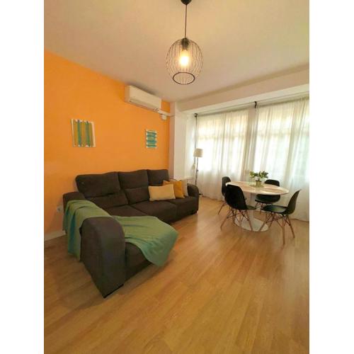 Holidays2Malaga 2 bedroom Armengual de la Mota close shopping center