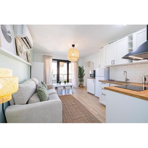 Holidays2Malaga Los Guindos 500 mts from Beach and Promenade