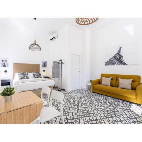 Holidays2Malaga Picasuss Loft New Built Close Huelin Beach and Promenade