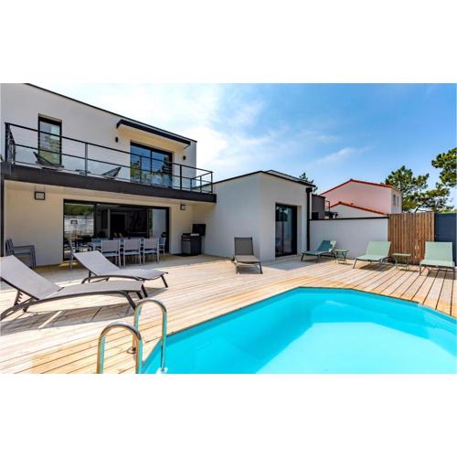 Home With Private Pool