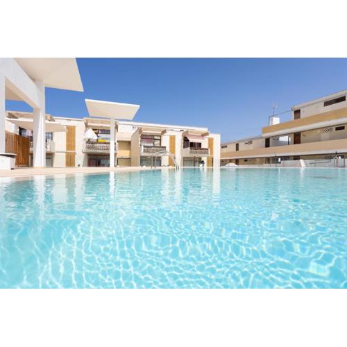 Home2Book Sunlit Apt, Pool & Terrace, Las Américas
