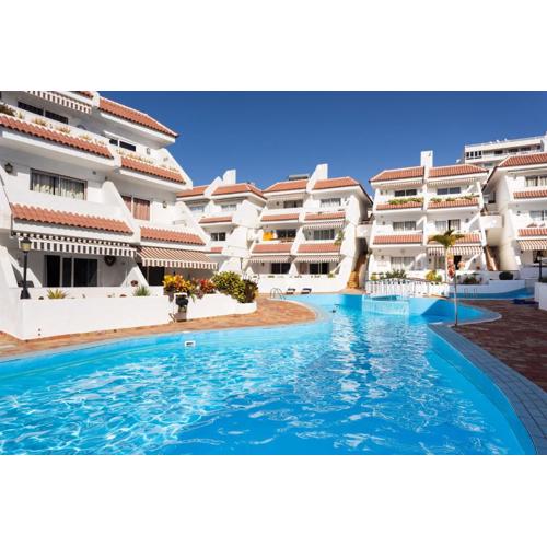 Home2Book Vibrant Las Américas Apt, Pool Retreat