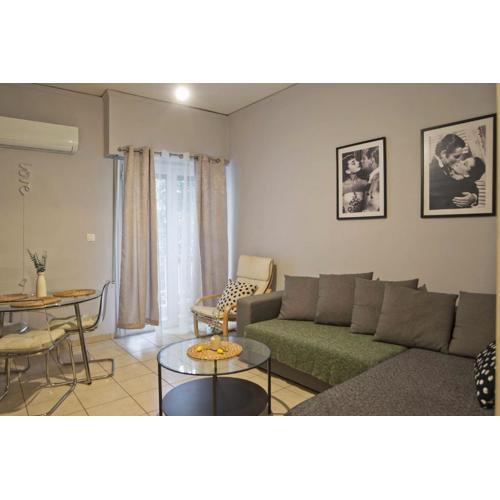 Homely Athens Apt Stylish, Reno, Fully Equipped