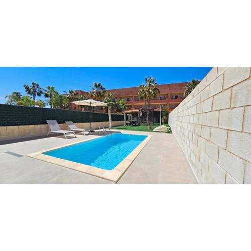 Homes of Spain, Apartamentos Paraíso Vera Playa, Fatu Hiva, Bajo A con piscina privada en jardín privado, PRIMERA LINEA de PLAYA, WIFI