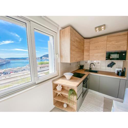 Homey apartment with a view