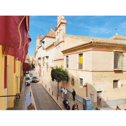 HomeySeville- Bright Apartment at Santa Cruz 6 pax, Parking Optional