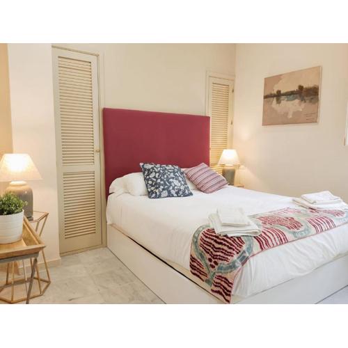 HomeySeville-Bright Apartment at Santa Cruz 4 pax, Parking Optional