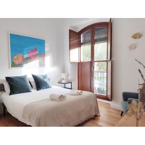 HomeySeville-Luxury Apartment Arenal 6 pax, Parking Optional