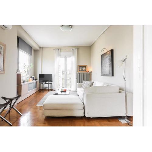 Homz AH07 Top floor 2-bedroom flat near Kallimarmaro