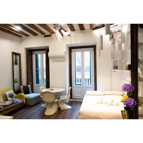 Hortaleza 4, preciso estudio en Chueca junto a la Gran Vía de Madrid