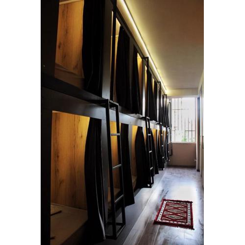 Hostel 90pods & C O working