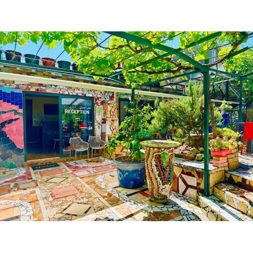HOSTEL ART & JOY