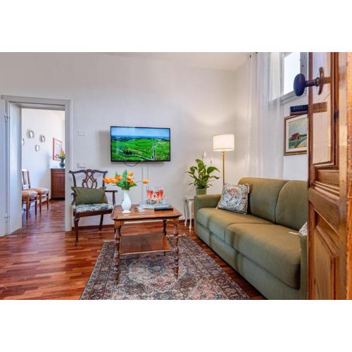 Hostly-San Giuseppe Luxury Apartment-By the Tower