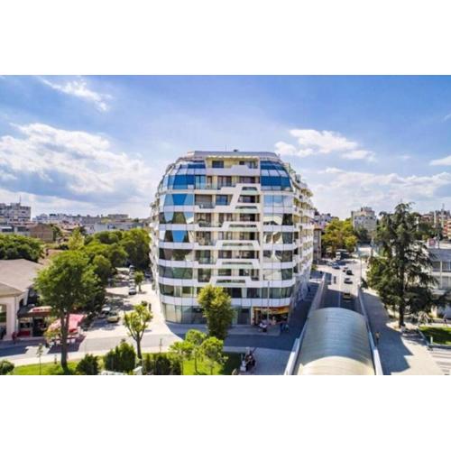 *HOT* Main Square Brand New Luxury Apartment
