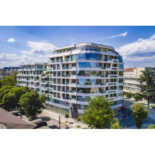 HOT Main Square Newly Built Modern Apartment